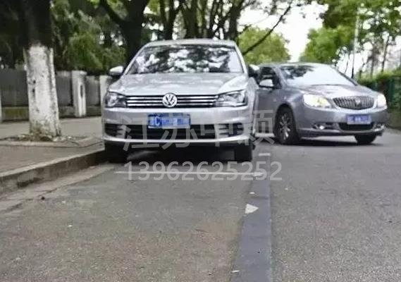 車停在車位也被貼處罰單子？交通警察：這三種停車方式也算違規(guī)！